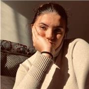 Studentessa di secondo liceo scientifico con ottimi voti di inglese
